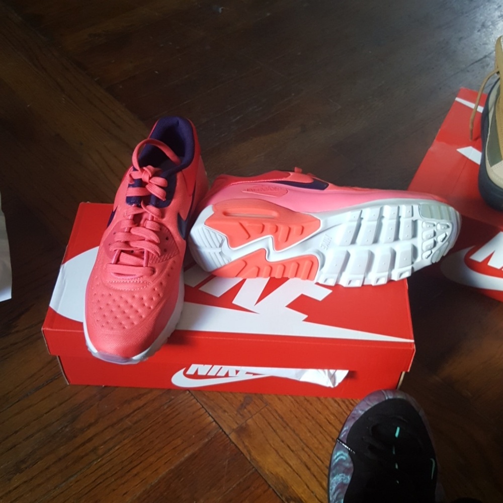 Nike - Picture 4 of 4